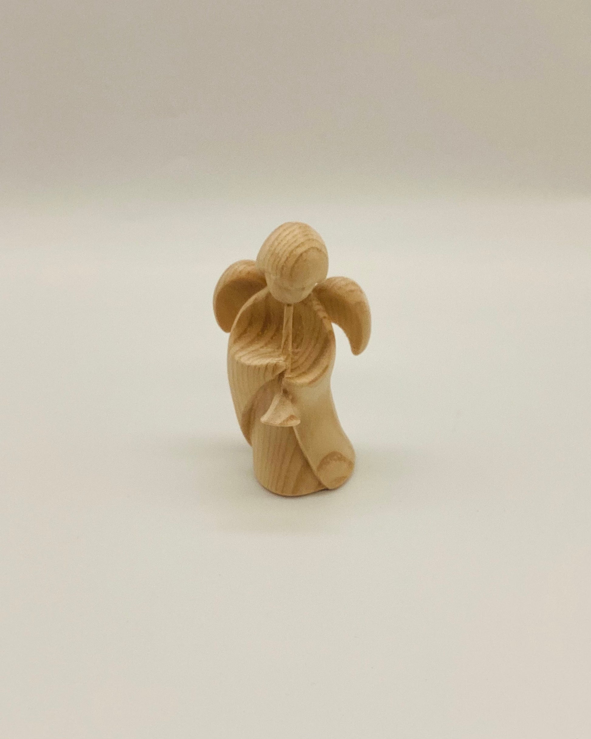 Zirbenengel mit Trompete