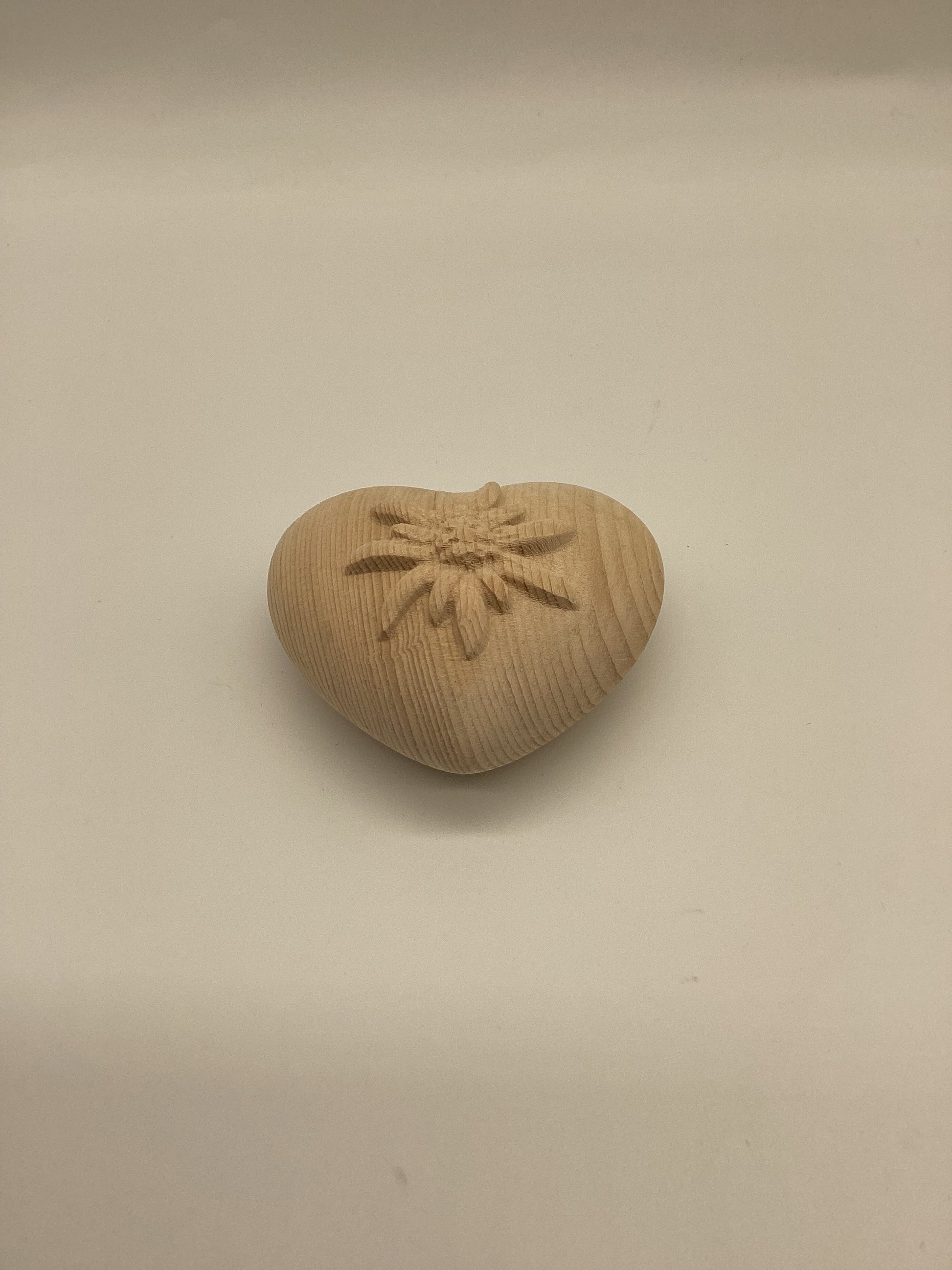 Zirbenherz mit 3D-Edelweiß