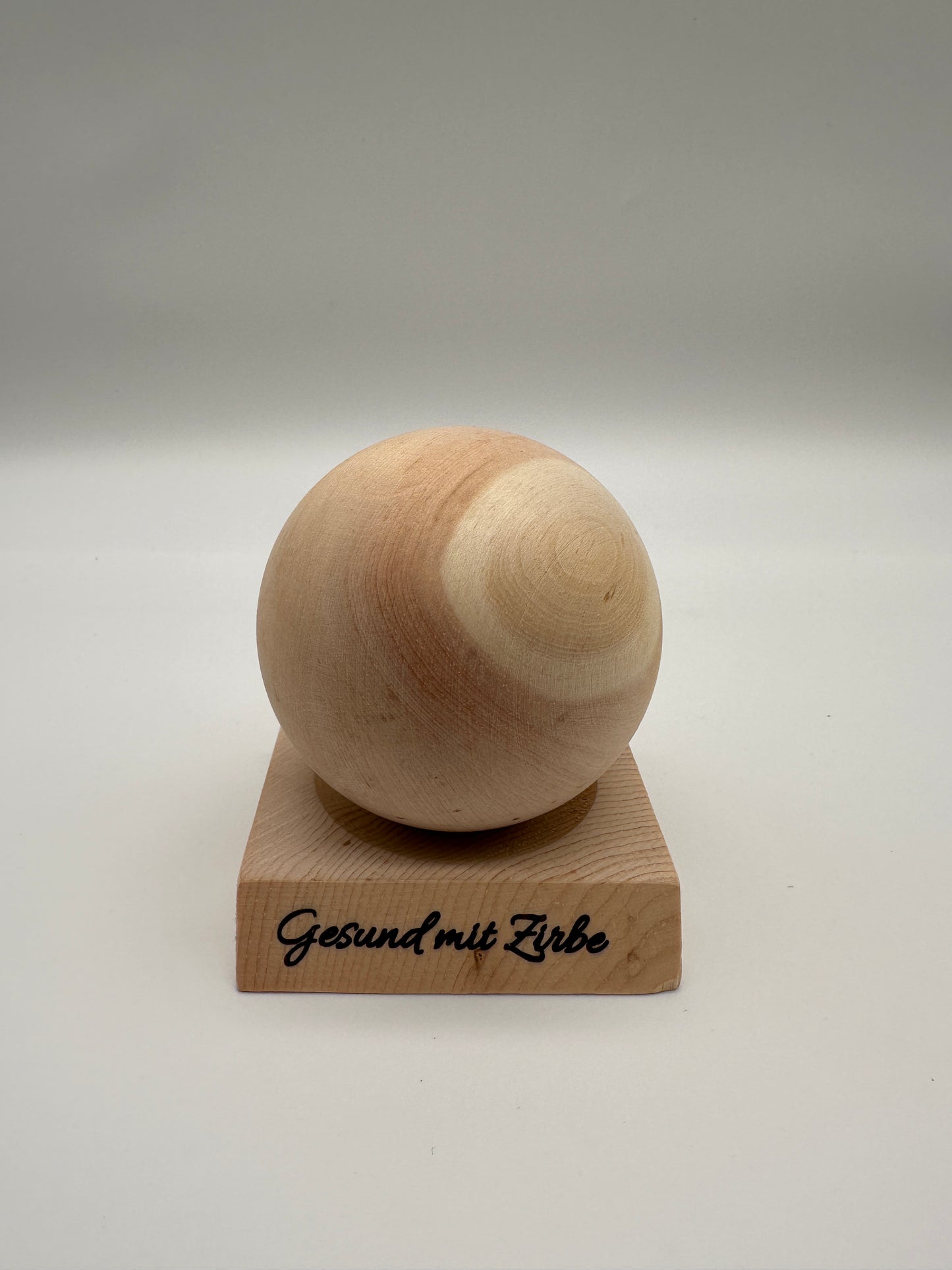 Zirbenkugel 7cm aus Tiroler Zirbenholz wahlweise mit Untersetzer
