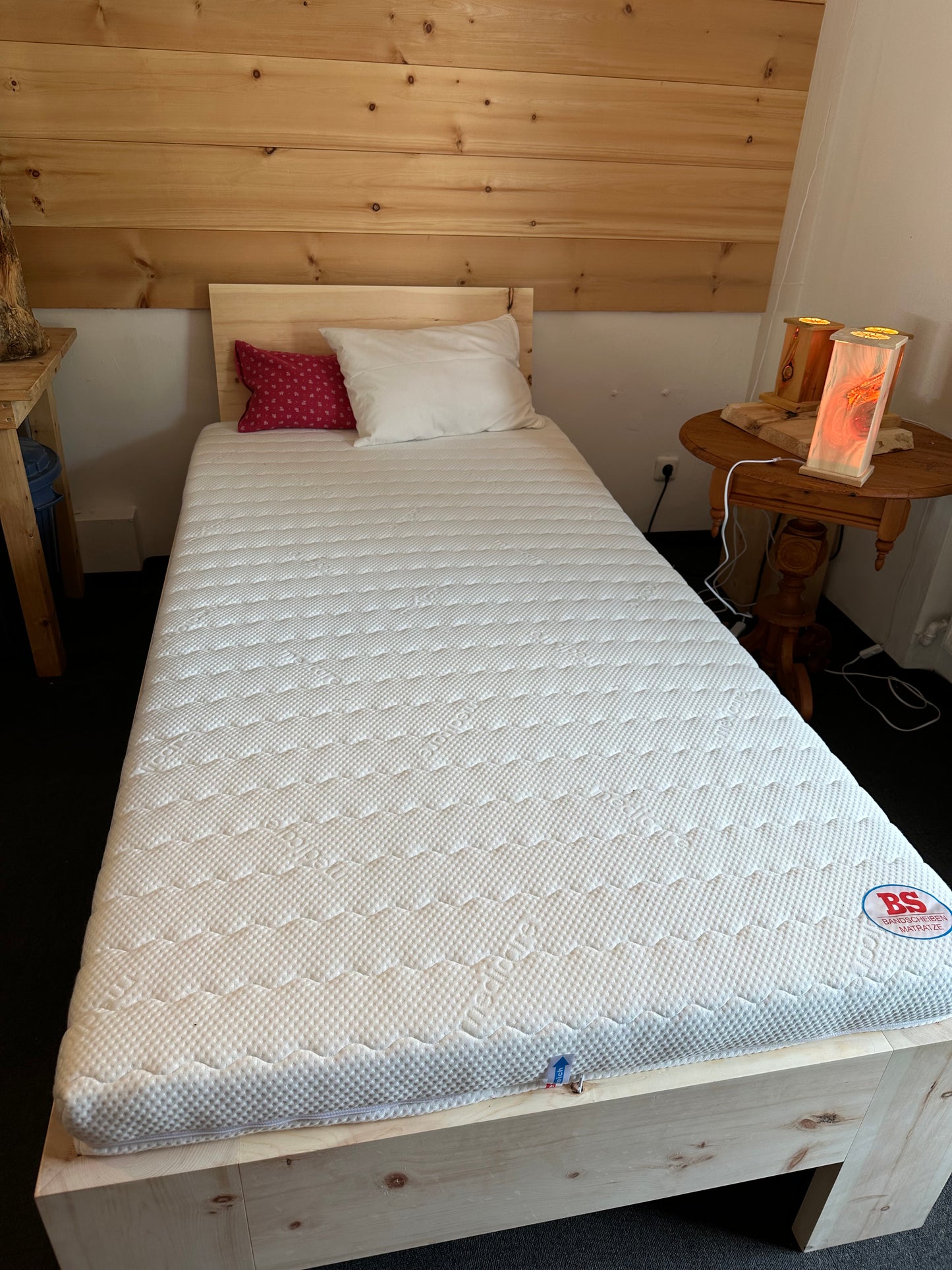 Swiss stone pine bed 200x100cm with air-dried Tyrolean stone pine wood