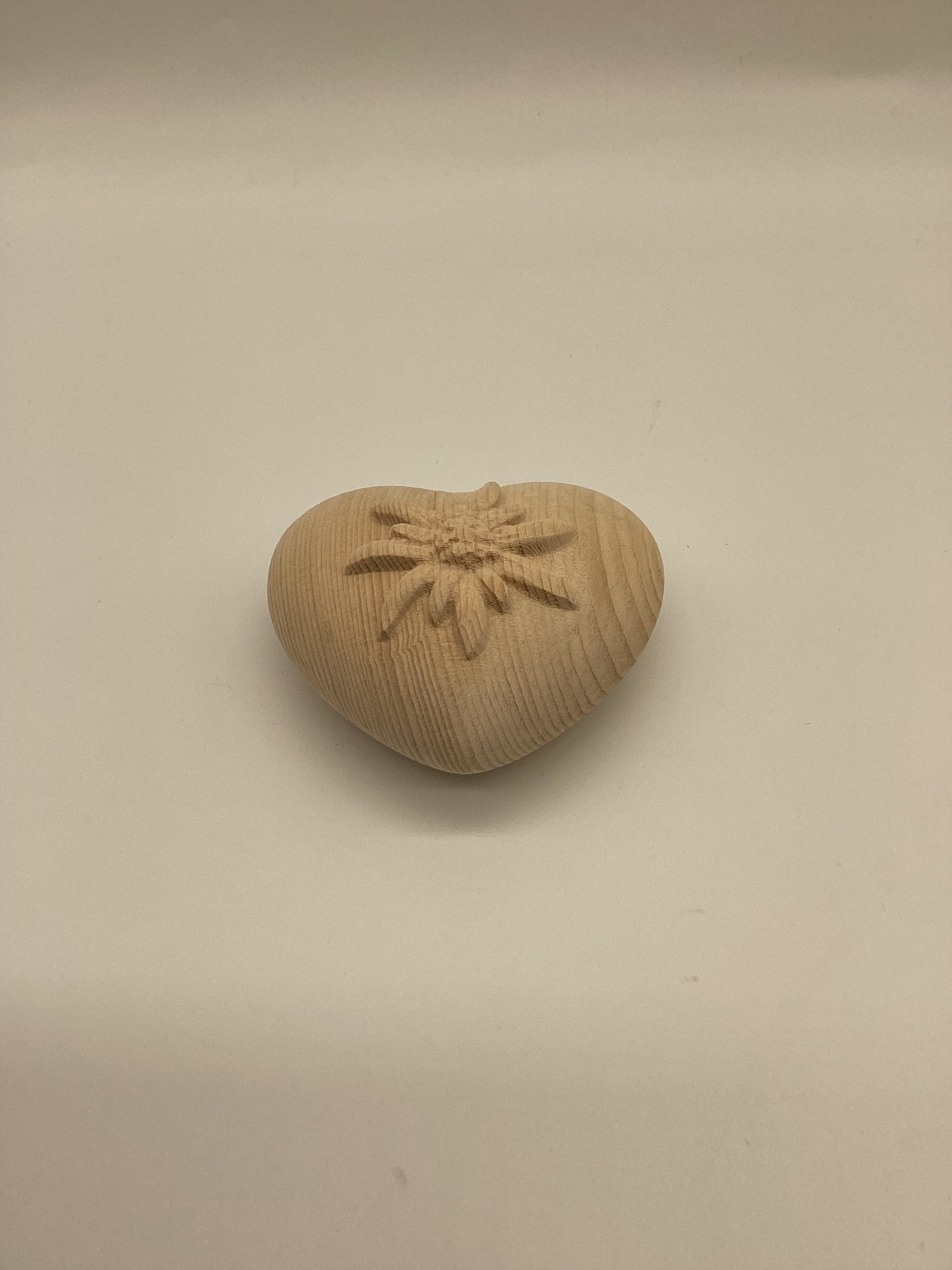 Zirbenherz mit 3D-Edelweiß